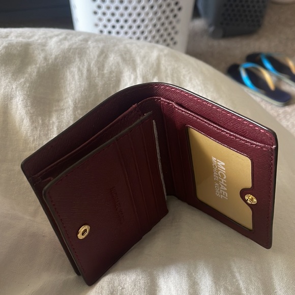 Brand new Michael Kors wallet - Picture 3 of 3